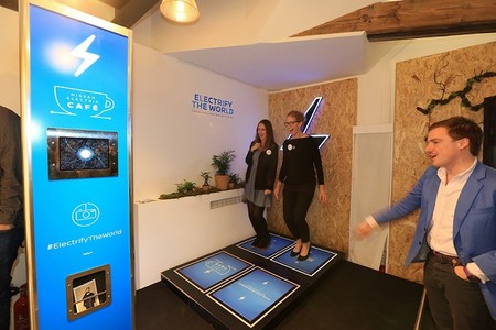 Nissan Electric Cafe 3