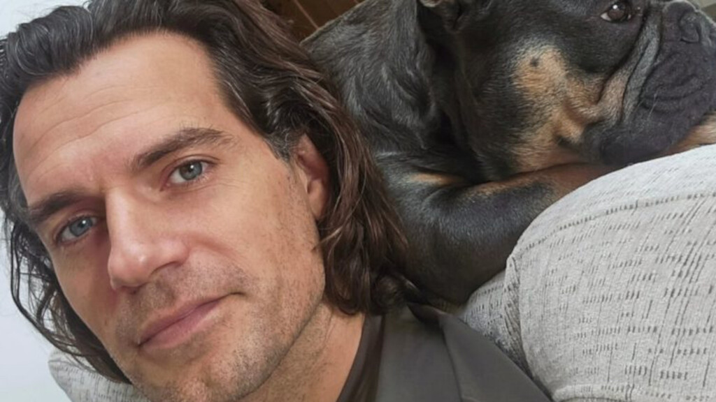 Henry Cavill solo enseñó su pierna lesionada y los fans de Warhammer 40.000 hallaron al instante tres posibles pistas de la serie de Amazon. Noticias en tiempo real