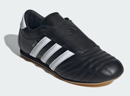 Adidas Rebaja A Mas De La Mitad Una De Sus Zapatillas Mas Comodas Son Hechas Para El Deporte Pero Parecen Inspiradas En El Ballet