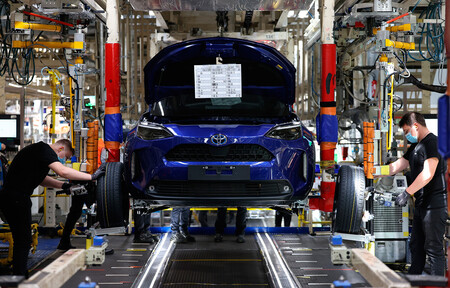 La crisis de microchips alcanza a Toyota: recortará la producción de coches un 40%