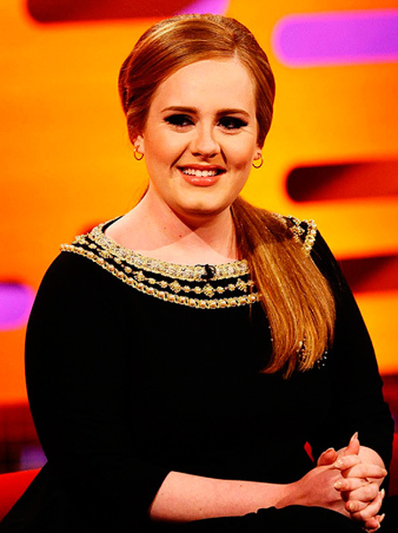 Parece que a Adele no se le daba mal lo de empinar el codo