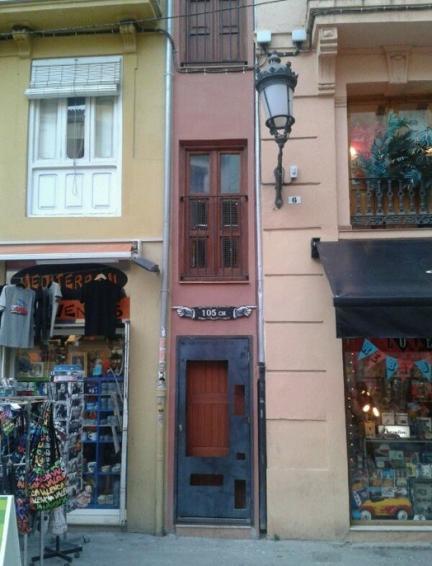 La casa más estrecha de España está en Valencia (posiblemente) ¿Y la más estrecha del mundo?
