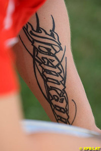 Raikkonen estrena tatuaje en Melbourne
