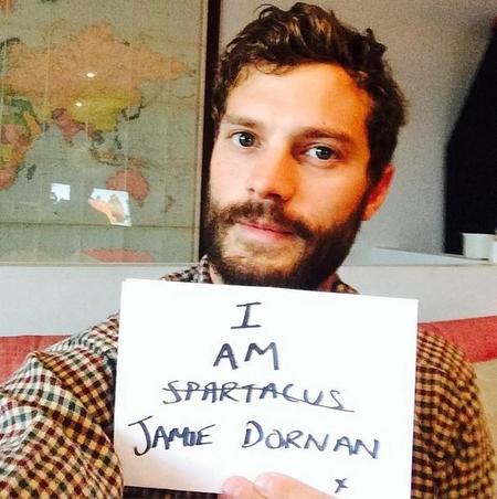 ¡Ey! Haz hueco en tu Instagram, que ya tienes un nuevo celeb que seguir... ¡Jamie Dornan!