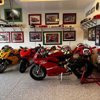 El garaje de este jefe de Subaru está lleno de motos italianas. Parece un museo, pero tiene joyas que ni Ducati conocía