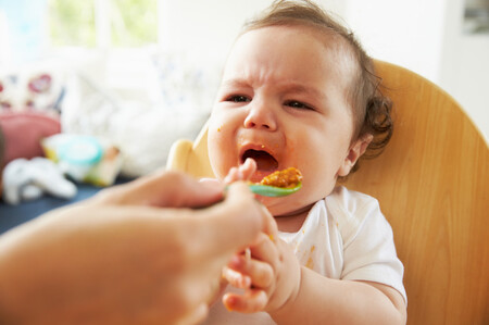 Mi bebé no quiere comer: qué no debemos hacer y qué puede funcionar