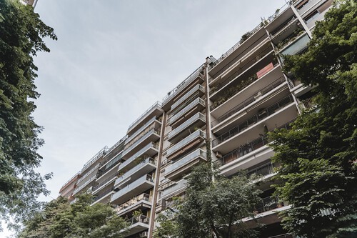 Parasol con placas solares