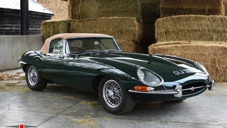 Este restomod sobre un Jaguar E-Type cabrio es toda una 'rara avis' de la que te vas a enamorar