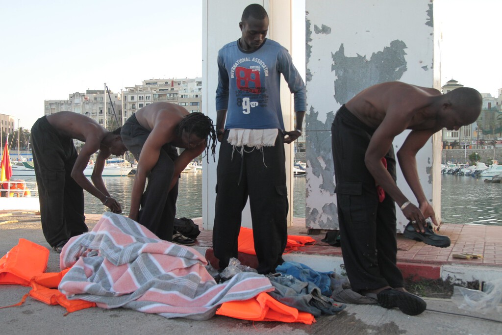 La gran pregunta sin resolver en Ceuta: por qué España no ha devuelto aún a los migrantes varados en la playa