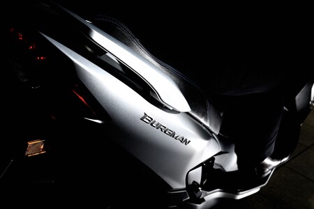 Suzuki Burgman 400 2021 009