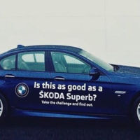 Este concesionario Škoda de Irlanda quiere que compares su Superb con un BMW Serie 5