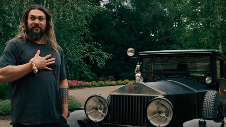 Jason Momoa y su Rolls-Royce Phantom eléctrico