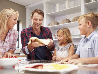 ¿Mito o verdad? ¿Se pueden repartir de forma equitativa las tareas de la casa?