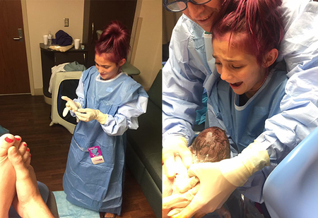 Las impresionantes fotos de una niña de 12 años asistiendo el nacimiento de su hermano menor