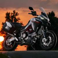 La Ducati Multistrada 950 S se presenta con la decoración GP White, una mezcla de tonos heredados de la Desmosedici GP18