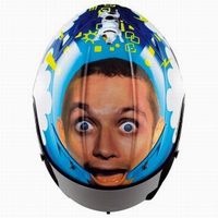 Llevar la cara de Valentino Rossi en el casco