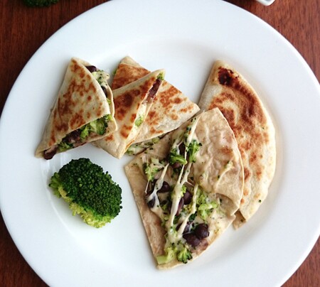 Quesadillas de brócoli y frijol. Receta fácil