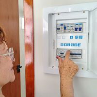 Iberdrola lo aclara: estos son los costes que te toca pagar si das de baja la luz y luego quieres reactivar el servicio 