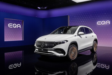 Nuevo Mercedes-Benz EQA: el hermano eléctrico del GLA es un SUV compacto con hasta 500 km de autonomía y conducción semiautónoma