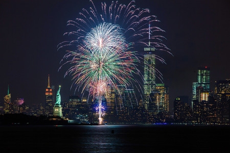 Verano y fiestas: llega el momento de lucirnos con las fotos de fuegos artificiales