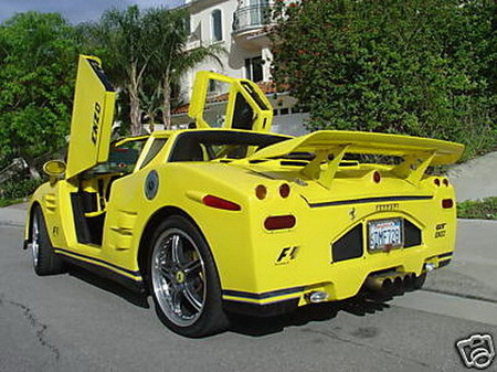 Ferrari Enzo casero (y grotesco)