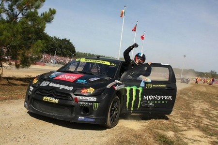 Baby Blue ajusticia en Loheac a los pilotos del Mundial de Rallyes