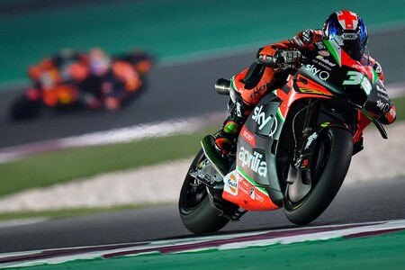 Bradley Smith aún es una opción para Aprilia pero solo seguirá en MotoGP si es como piloto titular