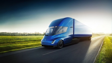 Video: Mira cómo el nuevo camión de Tesla llega a 100 km/h en poco más de 5 segundos