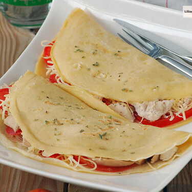 Muy barata, muy francesa y muy fácil: la manera de recuperar las sobras de pollo son estas crepes con queso 