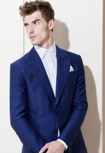 La blasier es la gran protagonista del sobrio lookbook de abril de Zara