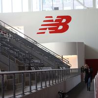 New Balance agota sin parar las zapatillas retro perfectas para regalar a hombres en Navidad: ahora a casi mitad de precio  