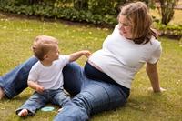 Estar embarazada es como ser un niño menor de tres años (humor) 