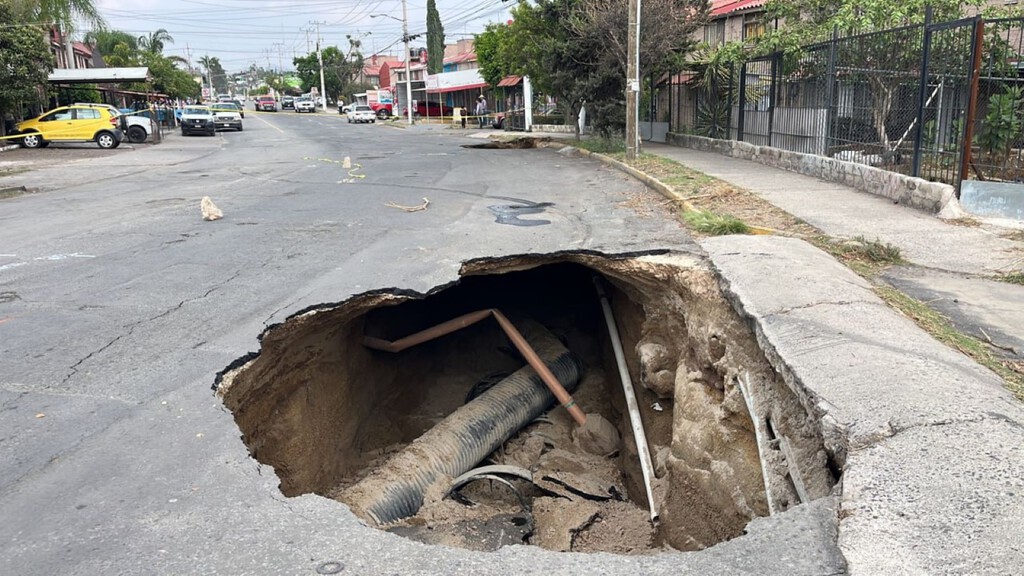 Trabajos de rehabilitación en calles de CDMX son insuficientes, lluvias dejan al descubierto un nuevo problema: socavones y hundimientos