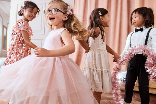 Primark, Zara, Mango y H&M tienen los looks de fiesta de niños y niñas más ideales para brillar en las noches más especiales 