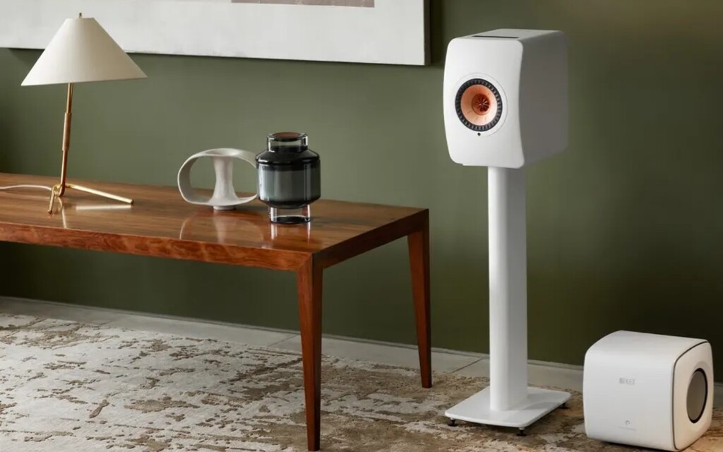 KEF presenta el KC62, un potente subwoofer compacto de 1.000 vatios para quien tiene poco espacio en el salón