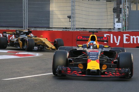 Ricciardo Baku F1 2017