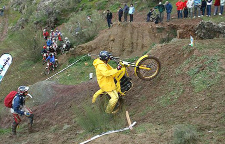 Mucha agua y barro, en la Copa de España de Trial Clásicas de Cambil