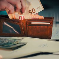 Un abogado avisa por el dinero en efectivo que guardas en casa: al meterlo en el banco te obligarán a justificar el origen de los fondos 