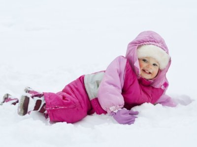 La nieve nos llama, ¿renunciamos al esquí o nos llevamos a nuestro bebé? 