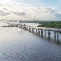 Los turistas habían convertido el tráfico de Cancún en una pesadilla. México lo ha solucionado con el puente lagunar más largo de toda Latinoamérica