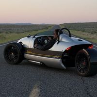 El Vanderhall Venice Speedster es un juguete monoplaza de tres ruedas para pasear a cielo abierto