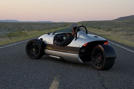 El Vanderhall Venice Speedster es un juguete monoplaza de tres ruedas para pasear a cielo abierto