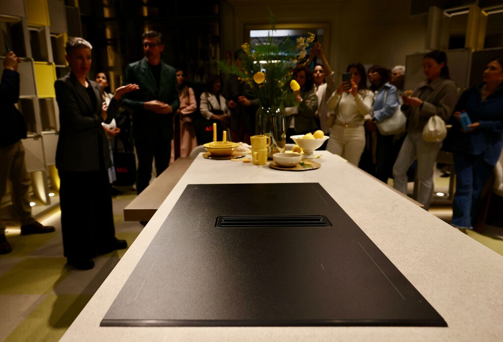 Esta futurista placa de cocina promete resistir arañazos, huellas, manchas y limpiarse el doble de rápido 