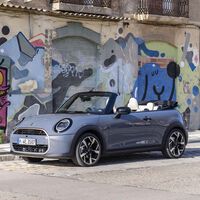 Probamos el MINI Cabrio: un divertido descapotable en miniatura en el que las sensaciones siguen siendo lo más importante