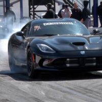 El Dodge Viper con más de 900 caballos que fulmina el cuarto de milla