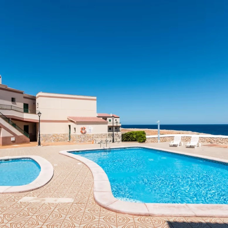 Vuelo + hotel en Apartamentos Moon Dreams Cabo de Baños, Menorca
