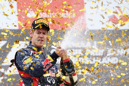 Sebastian Vettel es sancionado y cae a la quinta posición