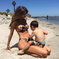 Una modelo embarazada de cinco meses revoluciona las redes con su no-barriga