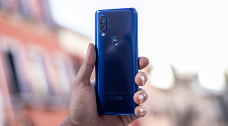 Motorola empieza a desplegar la actualización a Android 10 para el Motorola One Vision, primero en Brasil