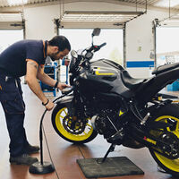 La misma moto puede pagar cuatro veces más por pasar la ITV en España según la región. Es un problema más grave de lo que parece